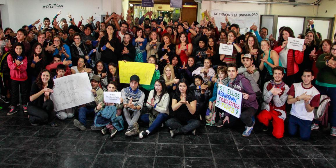 La comunidad de la UNCo Bariloche acompañó a sus estudiantes sordos